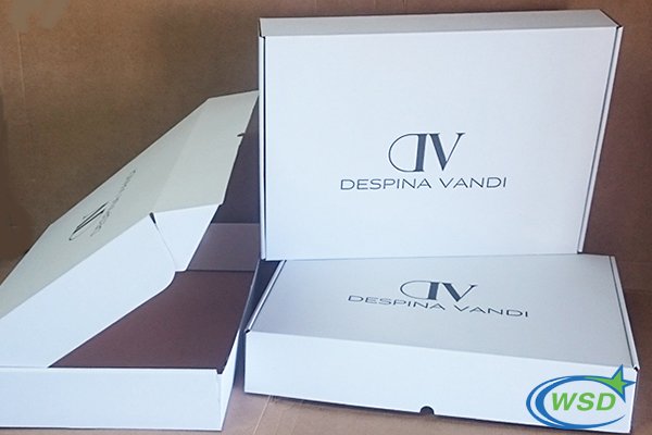 國外服裝(zhuang)品牌包裝(zhuang)盒